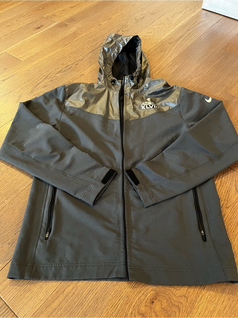Nike Men’s Official On Field Super Bowl XLVIII Media Windbreaker